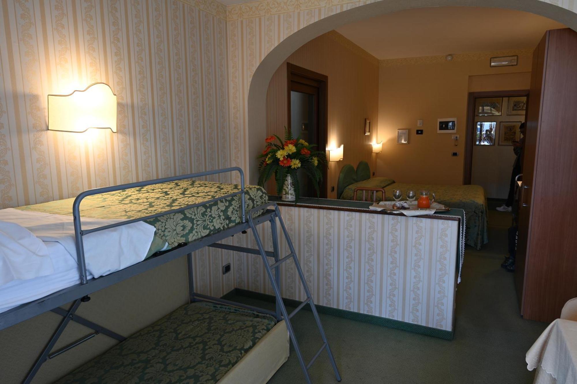 Hotel Ristorante La Lanterna 카스텔누보디가프라냐나 외부 사진