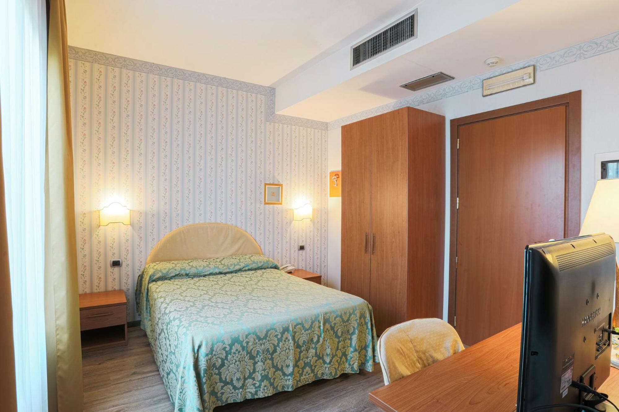 Hotel Ristorante La Lanterna 카스텔누보디가프라냐나 외부 사진