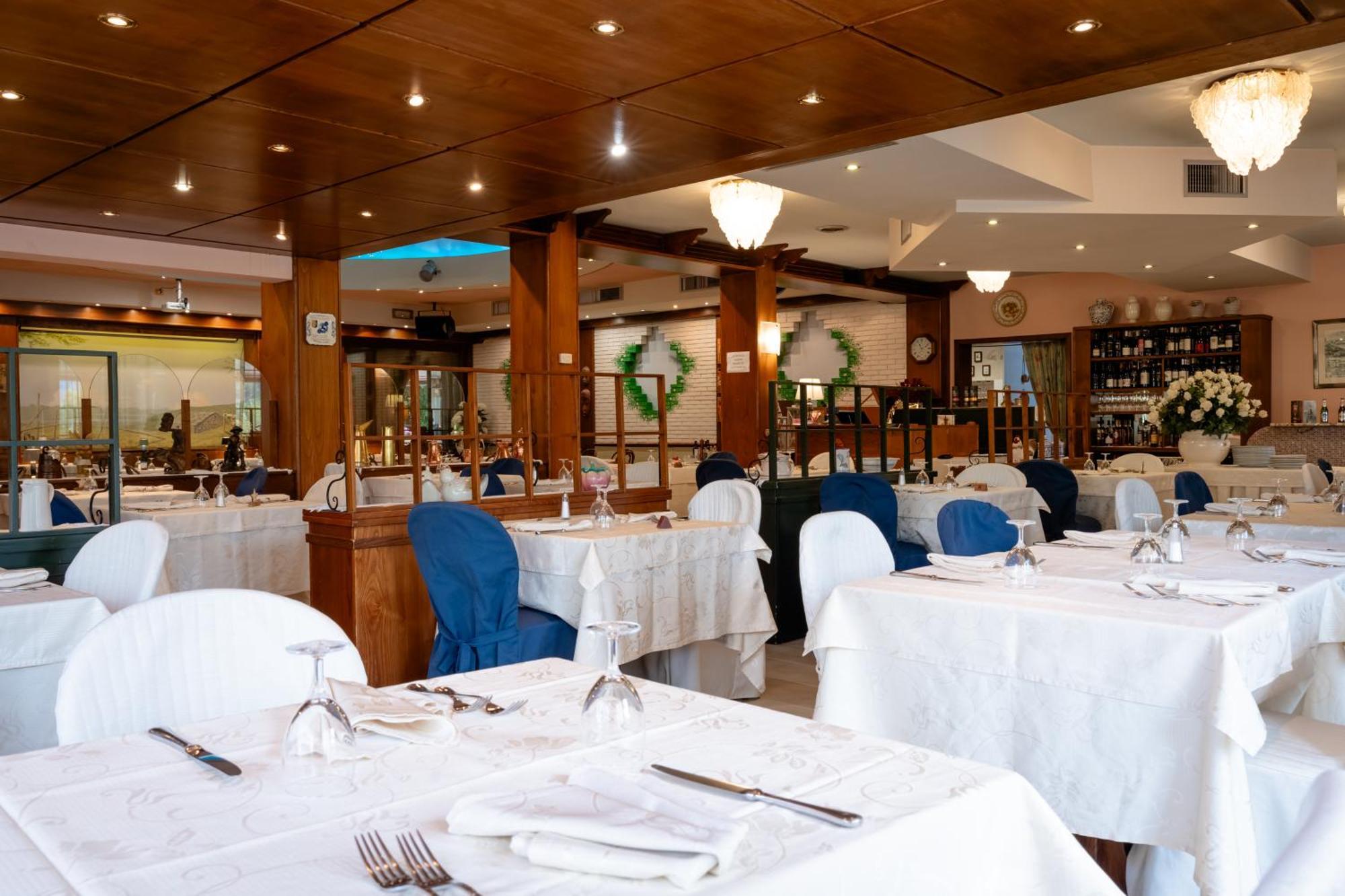 Hotel Ristorante La Lanterna 카스텔누보디가프라냐나 외부 사진