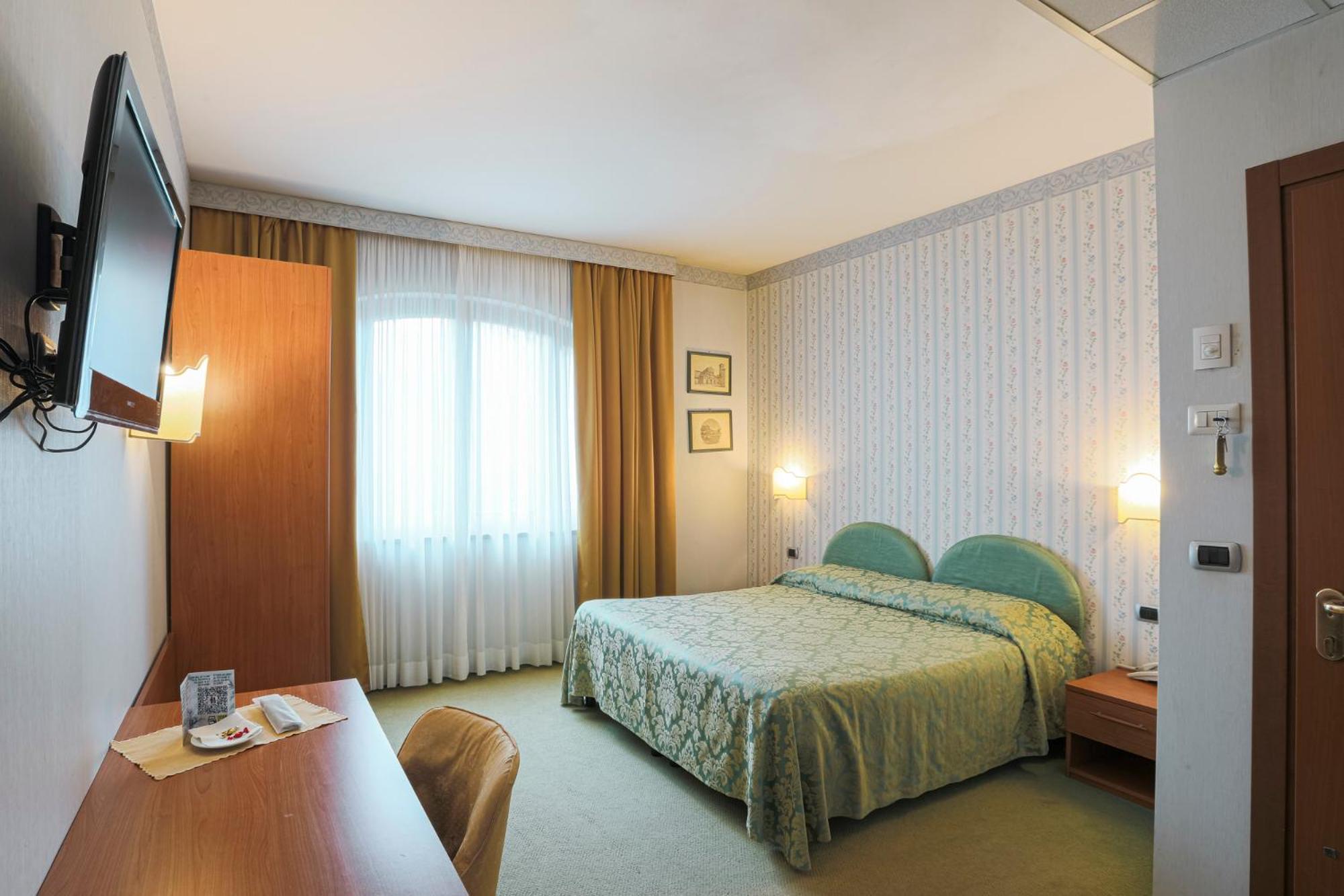 Hotel Ristorante La Lanterna 카스텔누보디가프라냐나 외부 사진